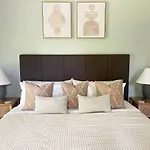 Amazing Home & Modern Airstreams Near Beach & City Sleeps 22!