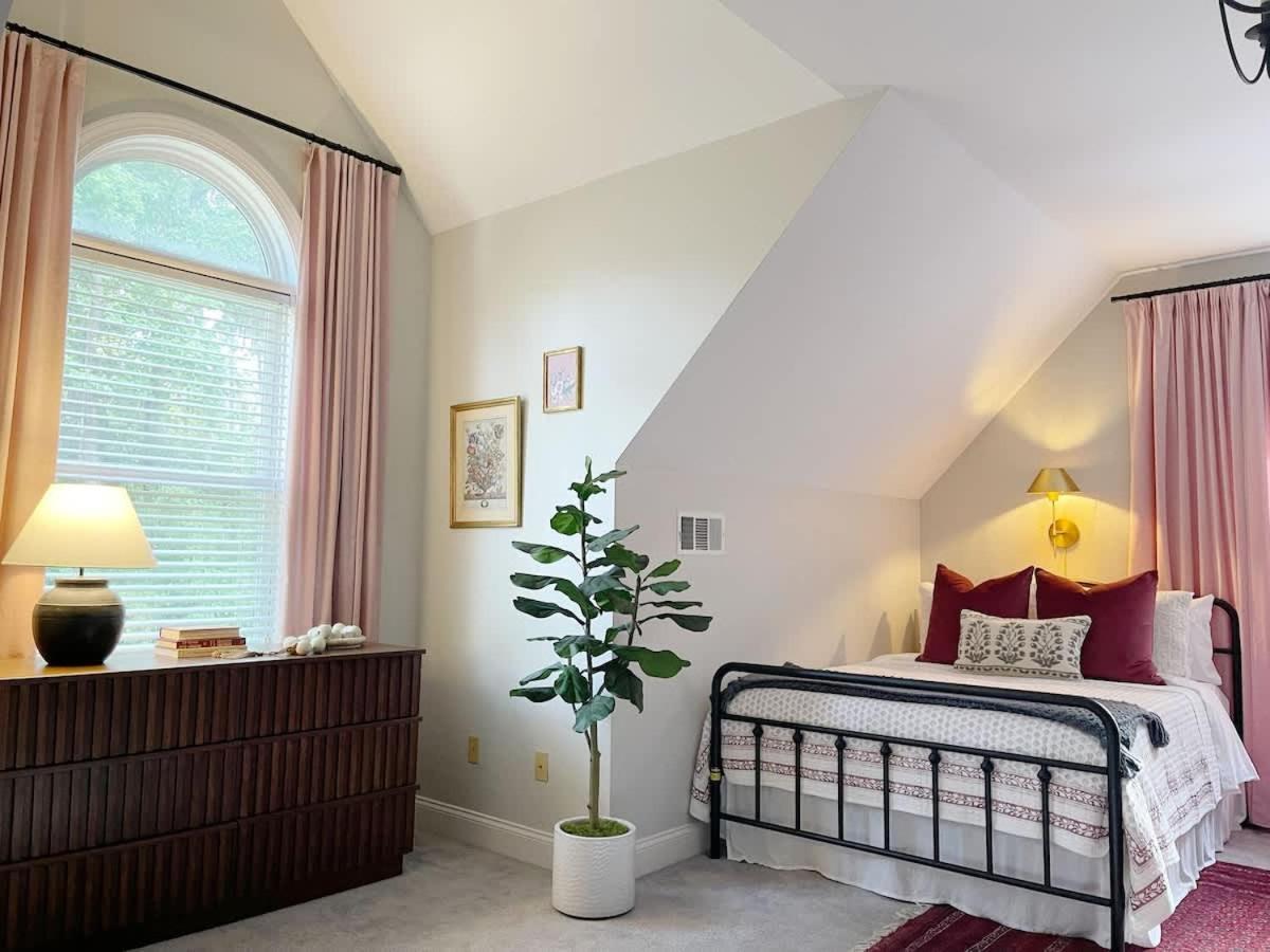 Holiday home Amazing & Modern Airstreams Near & Sleeps 22!