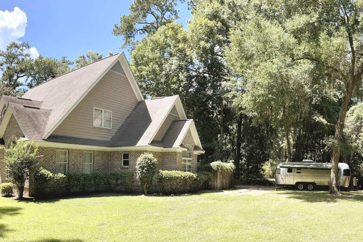 Holiday home Amazing & Modern Airstreams Near & Sleeps 22!
