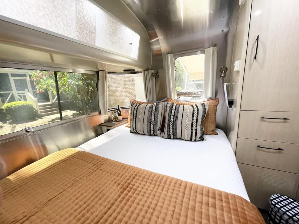 Holiday home Amazing & Modern Airstreams Near & Sleeps 22! *