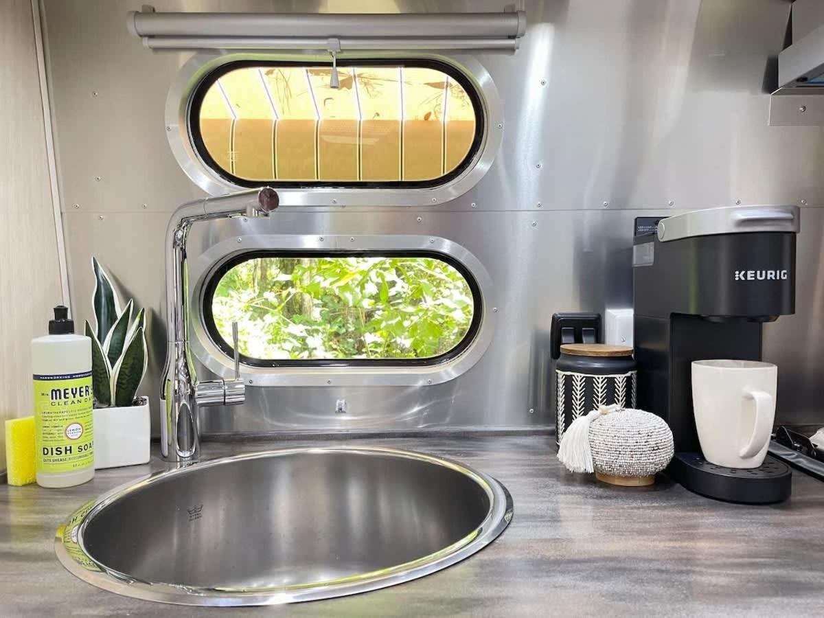 Holiday home Amazing & Modern Airstreams Near & Sleeps 22!