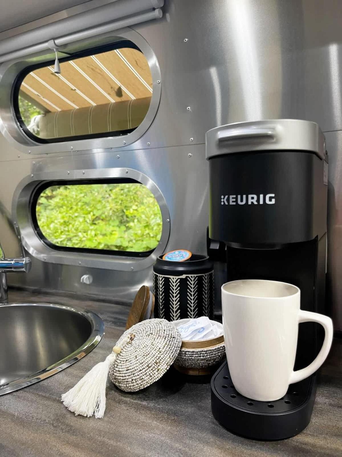 Amazing & Modern Airstreams Near & Sleeps 22! * Savannah