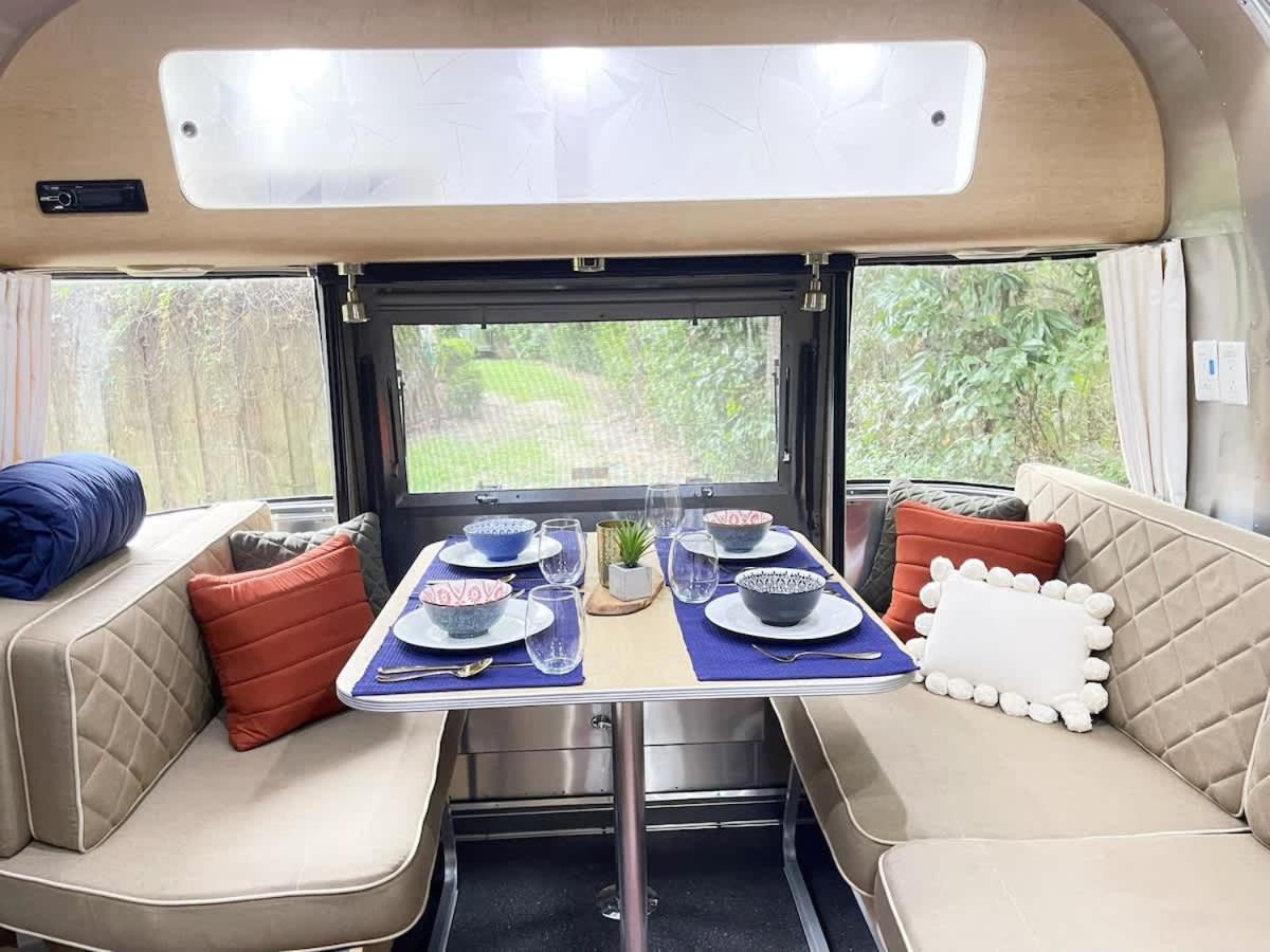 Amazing & Modern Airstreams Near & Sleeps 22! Holiday home Savannah