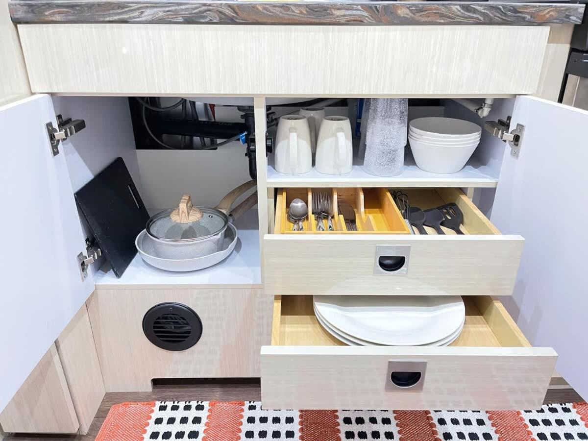 Amazing & Modern Airstreams Near & Sleeps 22! *