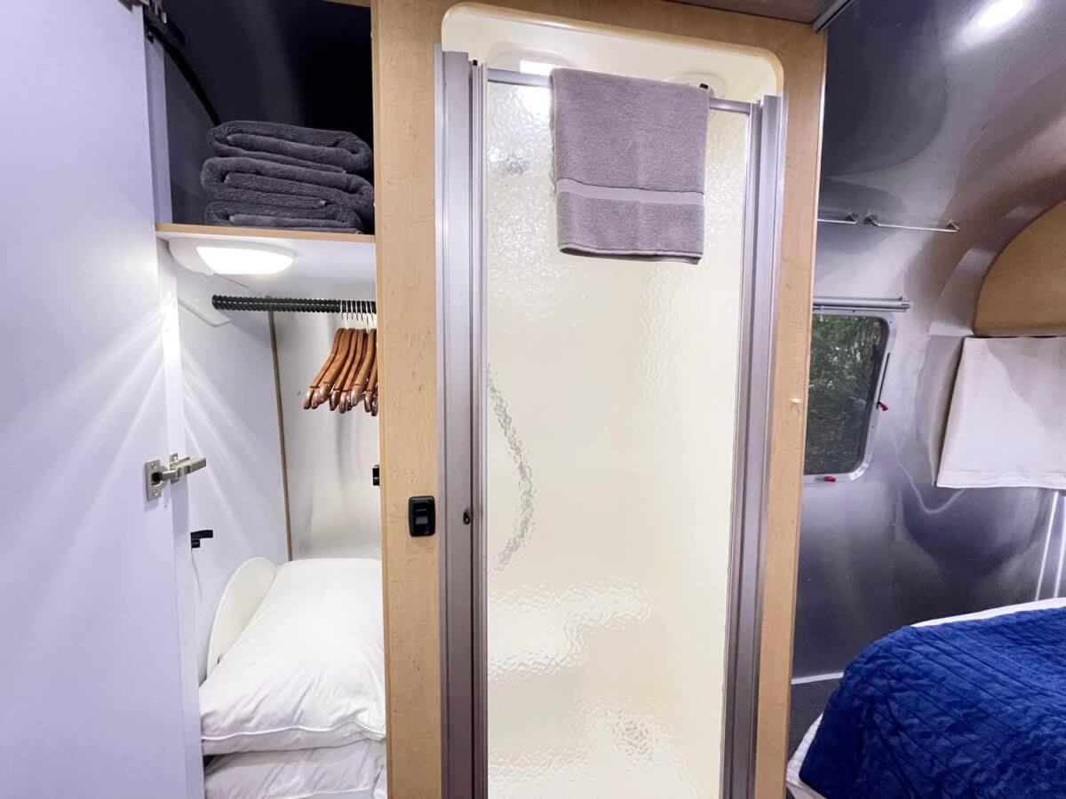 Holiday home Amazing & Modern Airstreams Near & Sleeps 22! Savannah
