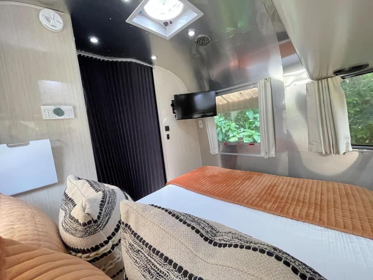 Amazing & Modern Airstreams Near & Sleeps 22! *