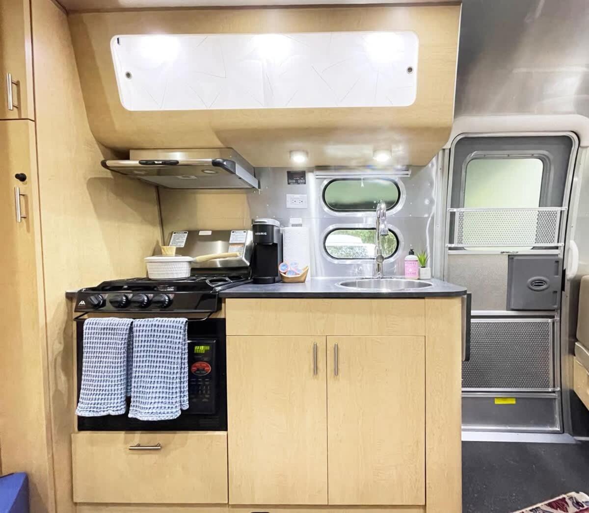Holiday home Amazing & Modern Airstreams Near & Sleeps 22!