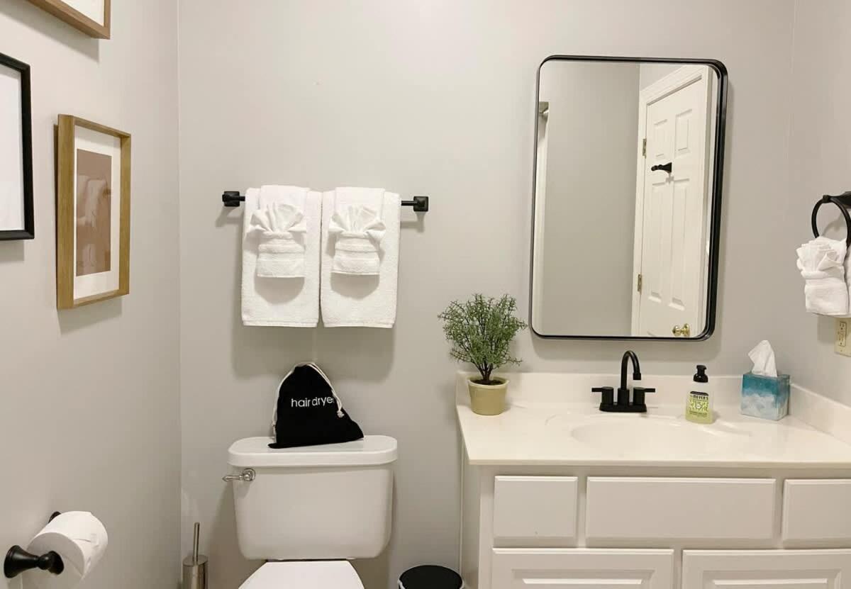 Amazing & Modern Airstreams Near & Sleeps 22!