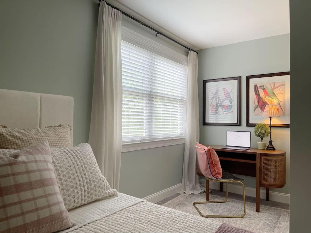 Amazing & Modern Airstreams Near & Sleeps 22! Holiday home Savannah