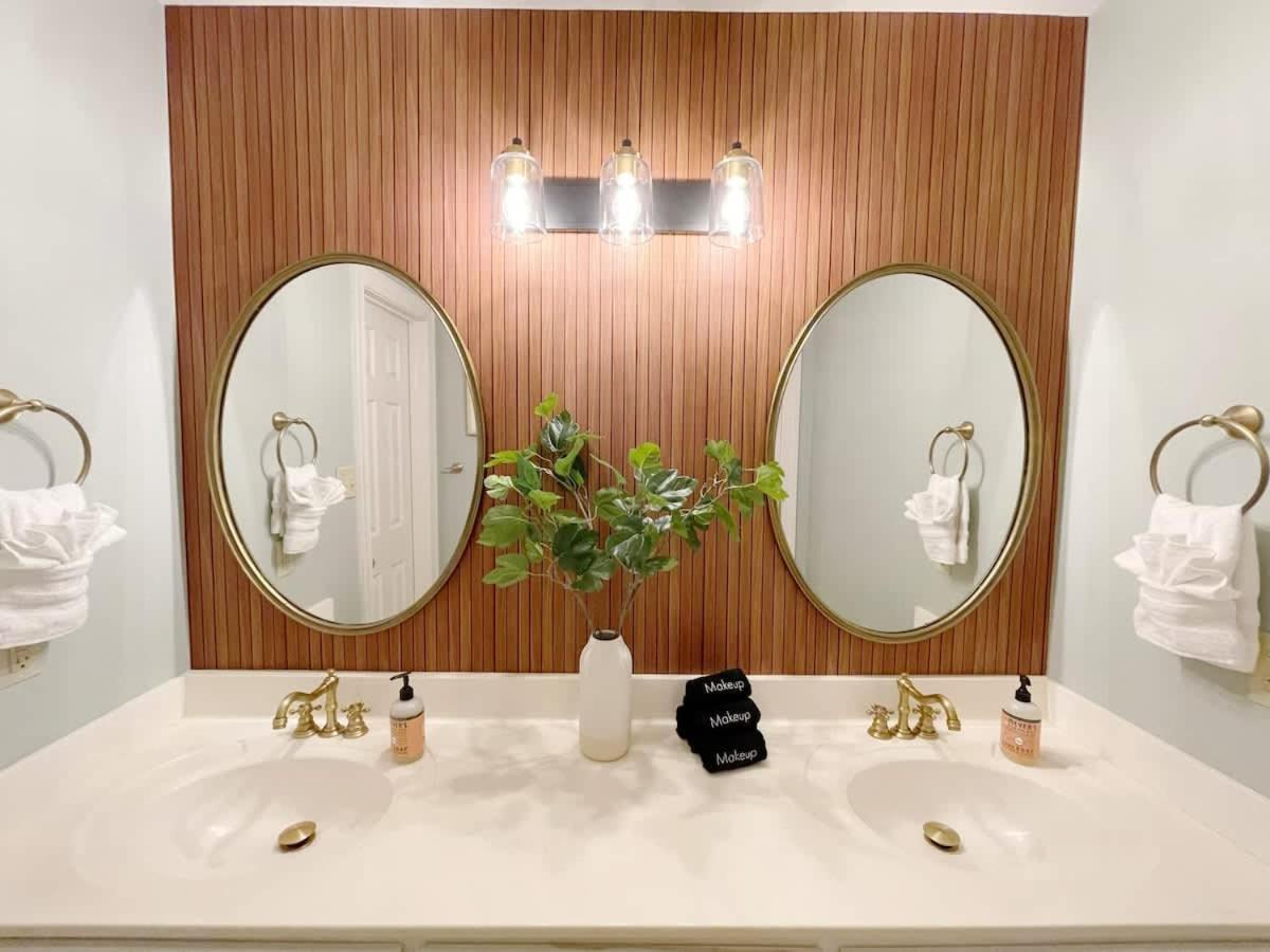 Amazing & Modern Airstreams Near & Sleeps 22!